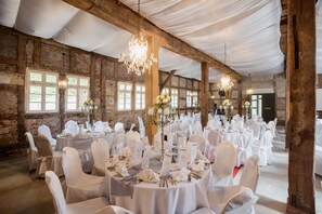 Indoor wedding - Jagdschloss Moenchbruch (Moerfelden-Walldorf)