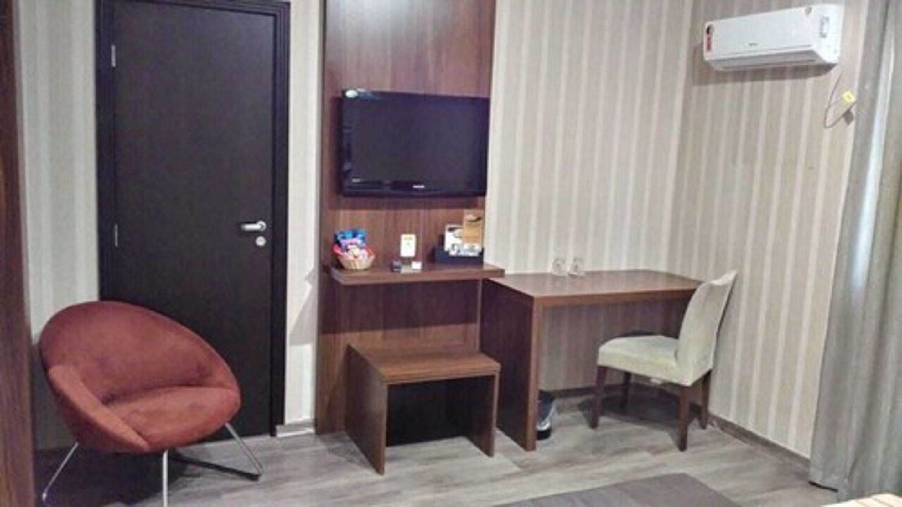 deluxe room (class) | 1 bedroom, minibar, desk, free wifi
