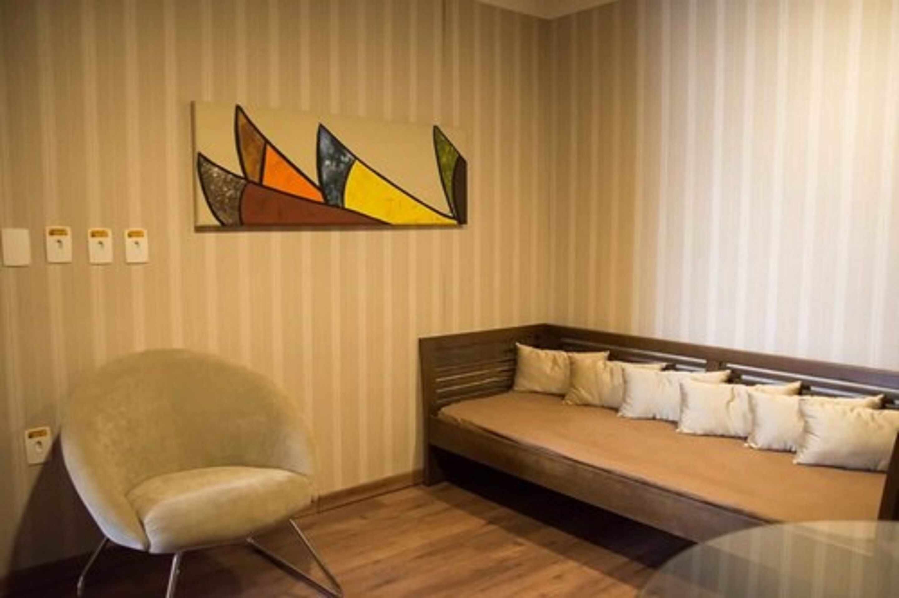 suite (class master) | living area | flat-screen tv