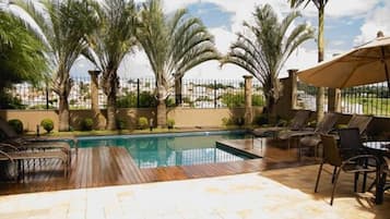 Outdoor pool, pool loungers