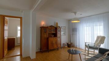 Apartemen, 2 kamar tidur | Area keluarga | TV layar datar