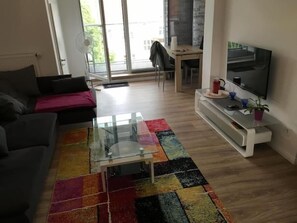 Flat-screen TV - Cityflair Berlin - Apartments (Berlin)