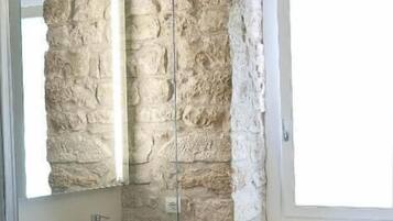 Double Room, Sea View | Bathroom | Shower, free toiletries, hair dryer, bidet