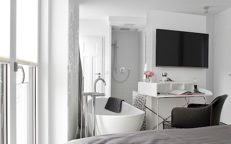 Double Room (Audrey) | Desk, blackout drapes, soundproofing, iron/ironing board. Konventchen