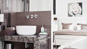 Double Room (Marilyn) | Desk, blackout drapes, soundproofing, iron/ironing board