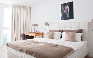 Double Room (Sophia) | Desk, blackout curtains, soundproofing, iron/ironing board - Konventchen (Aschaffenburg)