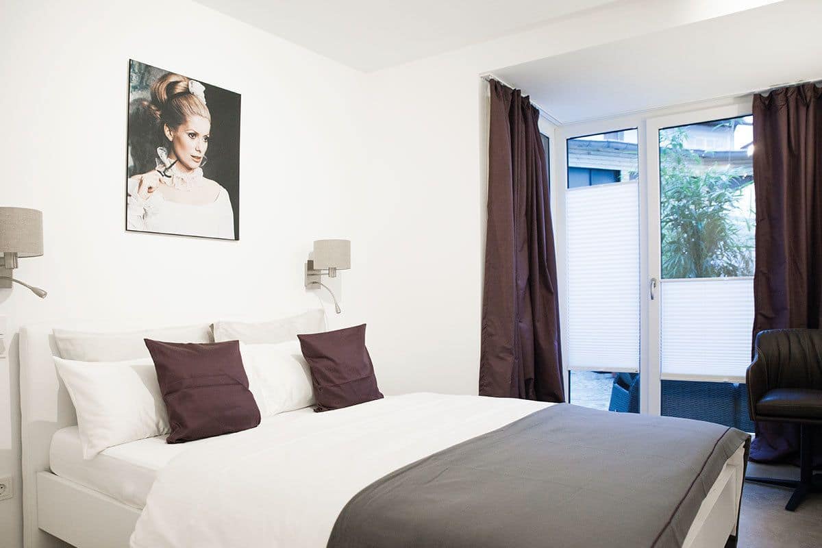 Single Room (Catherine) | Desk, blackout drapes, soundproofing, iron/ironing board