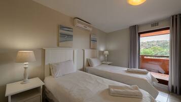 Superior Villa | 2 bedrooms, cribs/infant beds, bed sheets