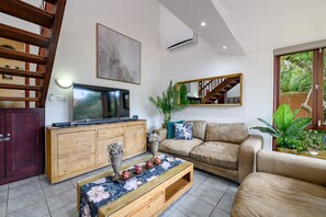 Classic Triple Room, 3 Bedrooms | Living area