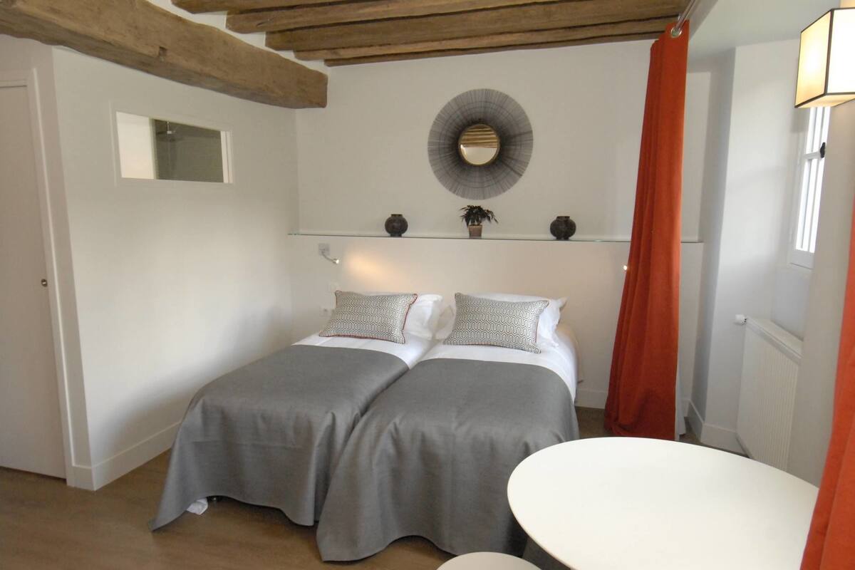 Deluxe Triple Room (2) | Blackout curtains, soundproofing, free WiFi, individually decorated