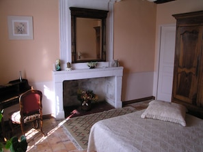 Double Room (Richelaise)