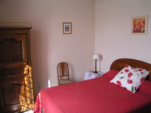 Double Room (Coquelicot)