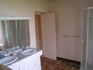 Double Room (Richelaise) | Bathroom