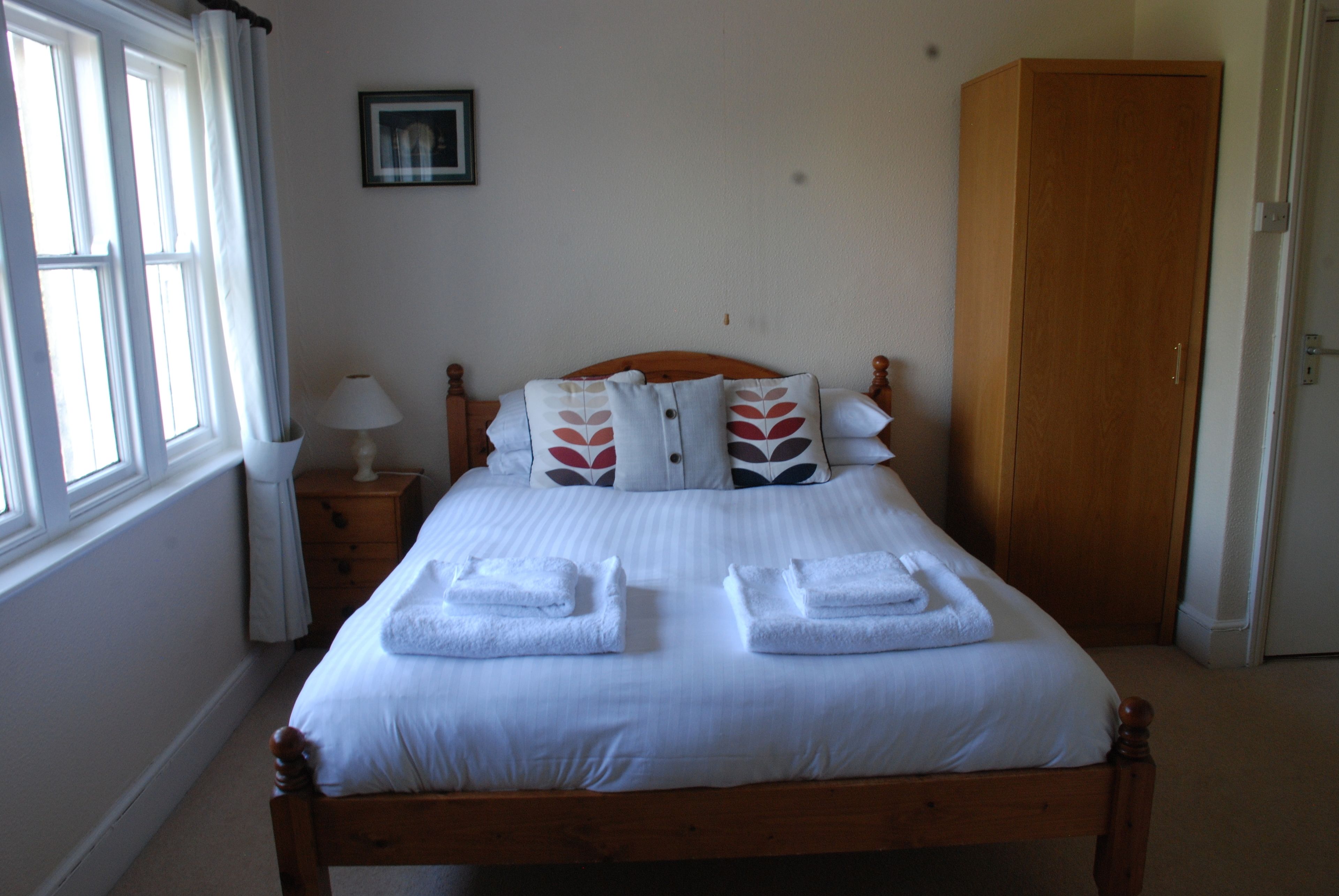 Phòng đôi Deluxe | Bàn, khu vực làm việc phù hợp cho laptop, bàn ủi/dụng cụ ủi quần áo 