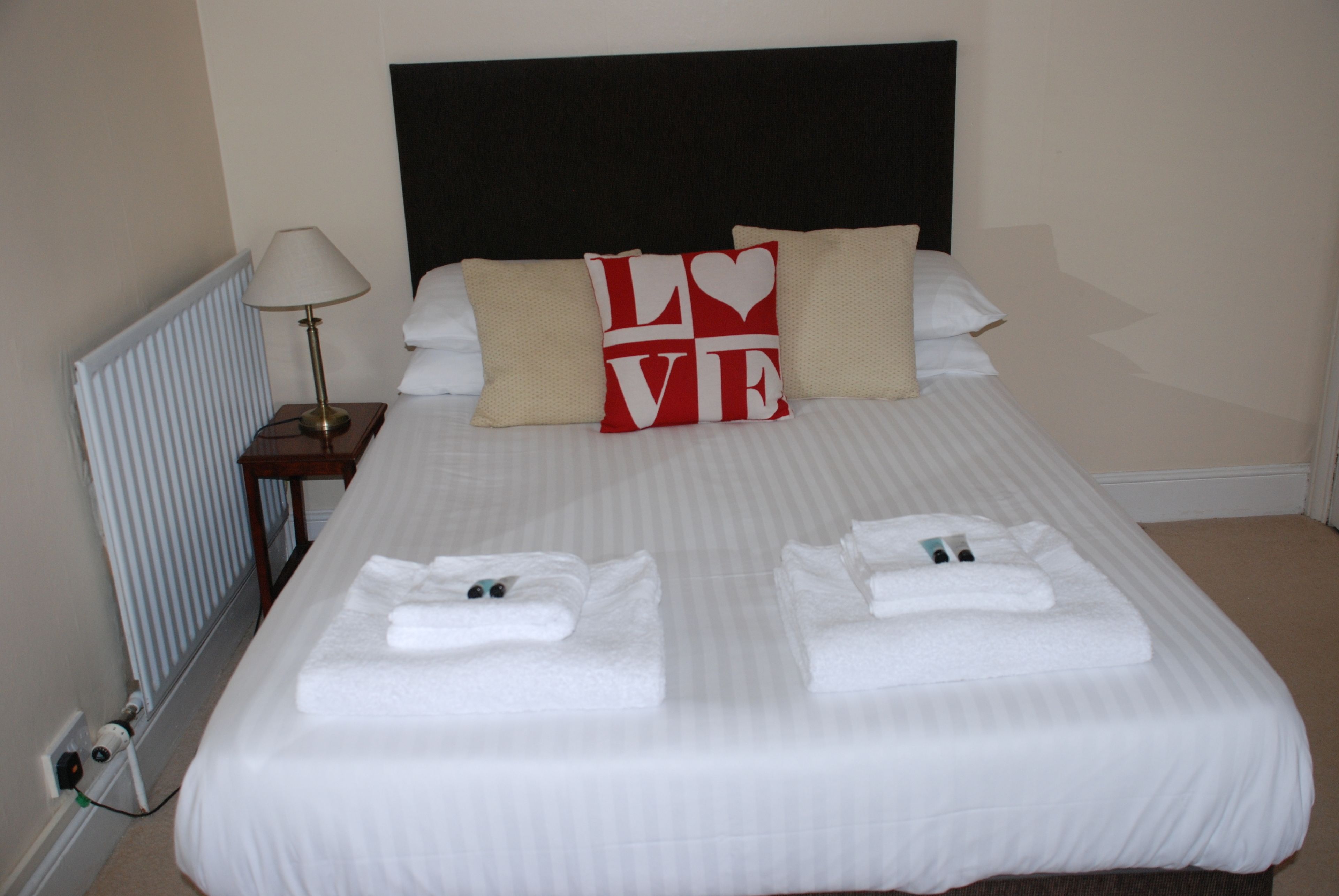 Phòng đôi | Bàn, khu vực làm việc phù hợp cho laptop, bàn ủi/dụng cụ ủi quần áo 