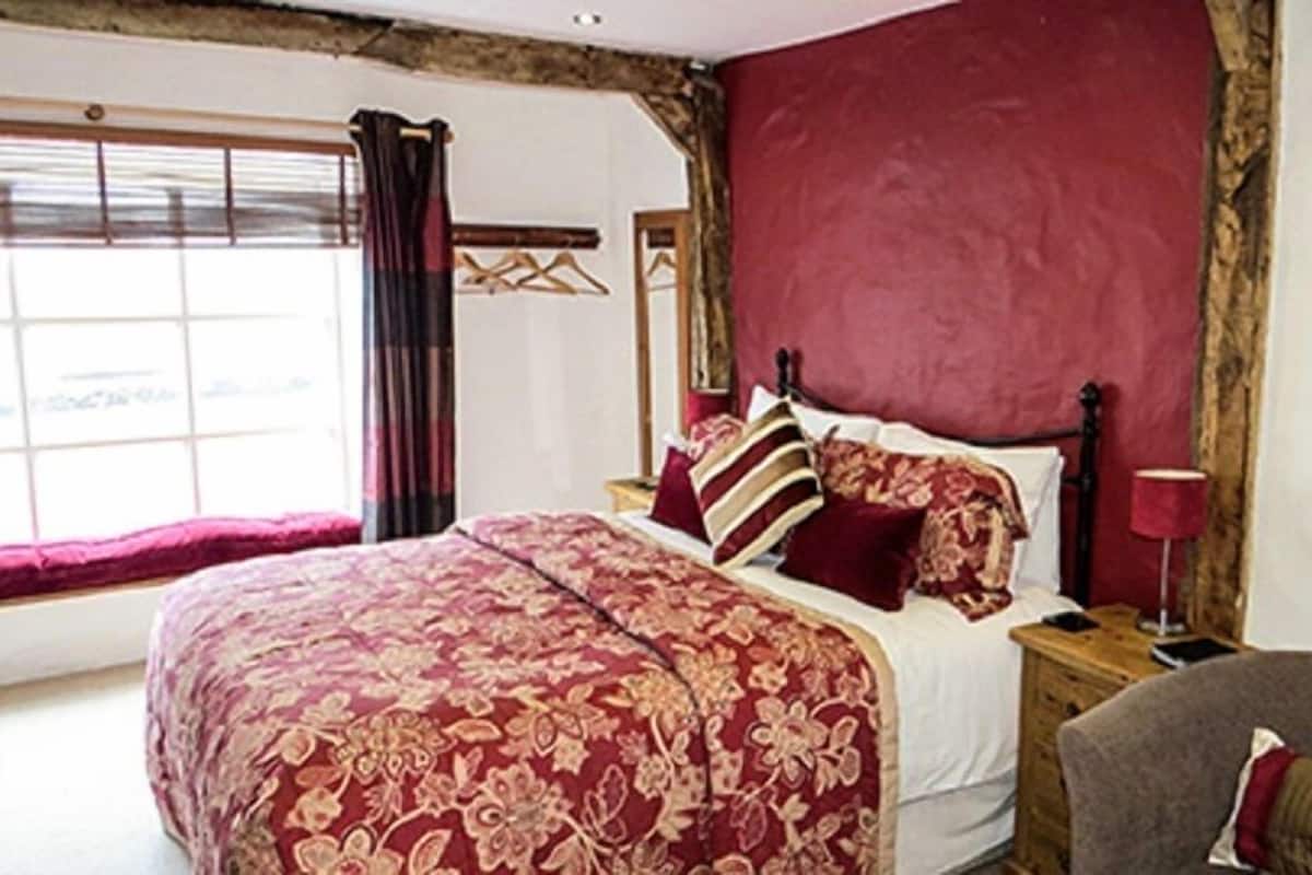 Habitación doble Deluxe (The Scarlet Room) | Ropa de cama de alta calidad y tabla de planchar con plancha