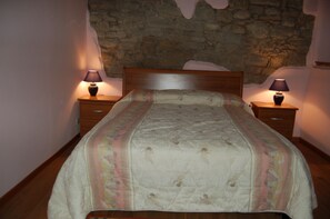 Cots/infant beds, bed sheets