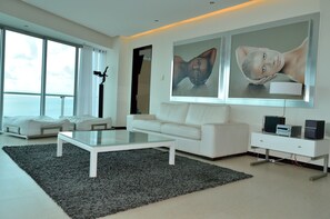 Departamento | Sala de estar | Televisión de pantalla plana 