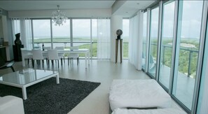 Departamento | Área de sala de estar | Televisión de pantalla plana 