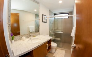 Departamento | Baño | Amenidades de baño gratuitas, secadora de cabello, toallas 