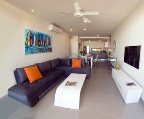 Apartment | Living room | Flat-screen TV