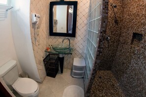 Apartment | Bathroom | Free toiletries, hair dryer, towels - Apartment las olas by OT (Playa del Carmen)