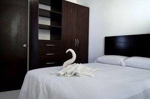 City Apartment, 2 Bedrooms | 2 bedrooms, free WiFi