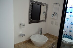 City Apartment, 2 Bedrooms | Bathroom | Free toiletries, hair dryer, towels