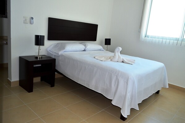 City Apartment, 2 Bedrooms | 2 bedrooms, free WiFi