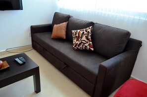 Departamento urbano, 2 habitaciones | Sala de estar | Televisión de pantalla plana 