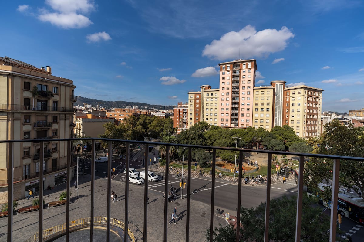 Comfort Room, Balcony, City View