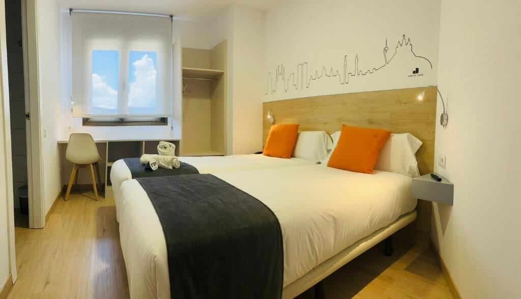 Habitación Confort, vistas a la ciudad | Edredones de plumas, decoración individual, mobiliario individual
