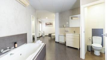 Superior Room, Jetted Tub | Bathroom