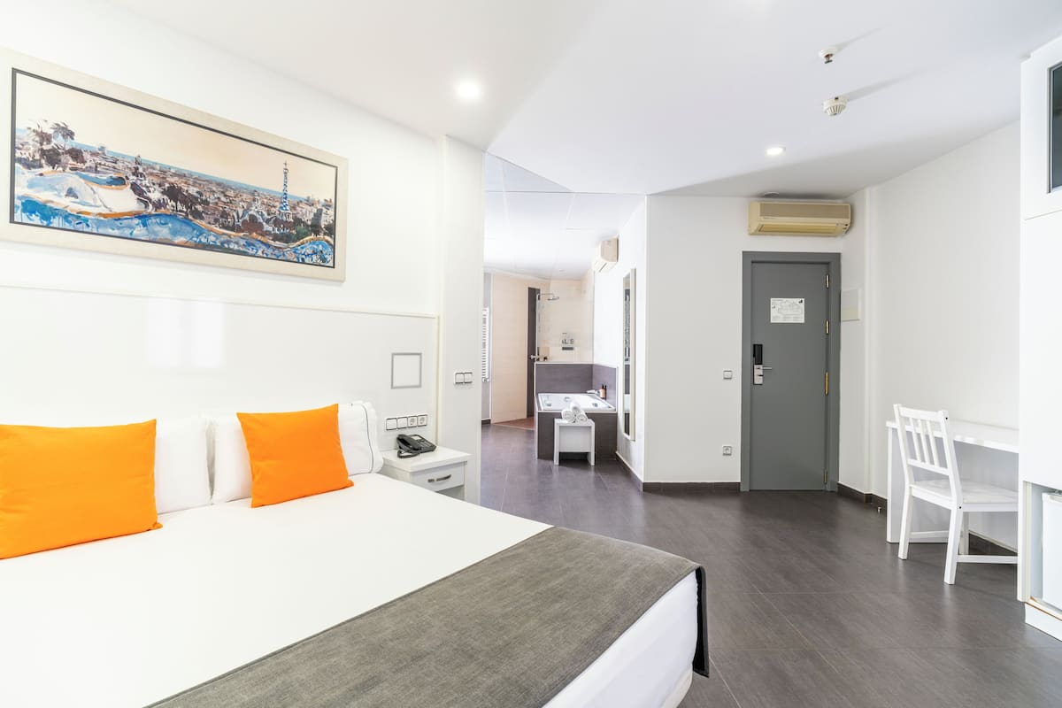 Superior Room, Hot Tub