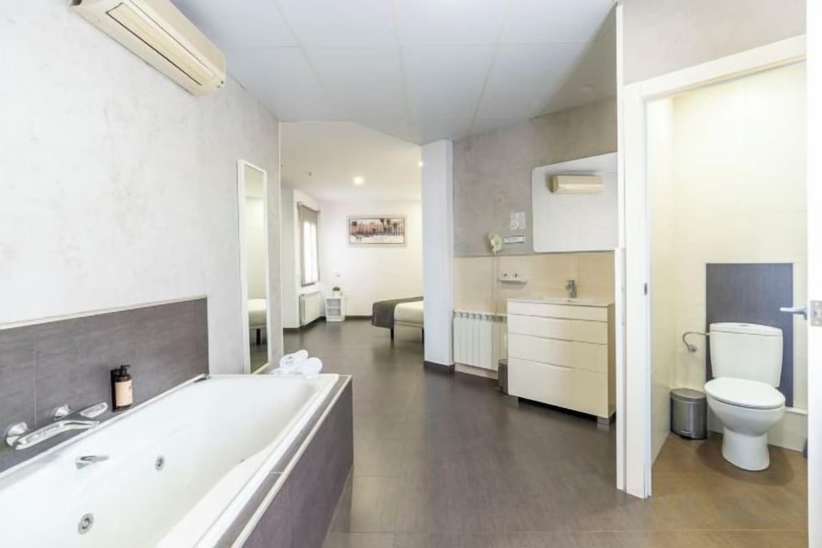 Bathroom | Hair dryer, towels, soap, shampoo