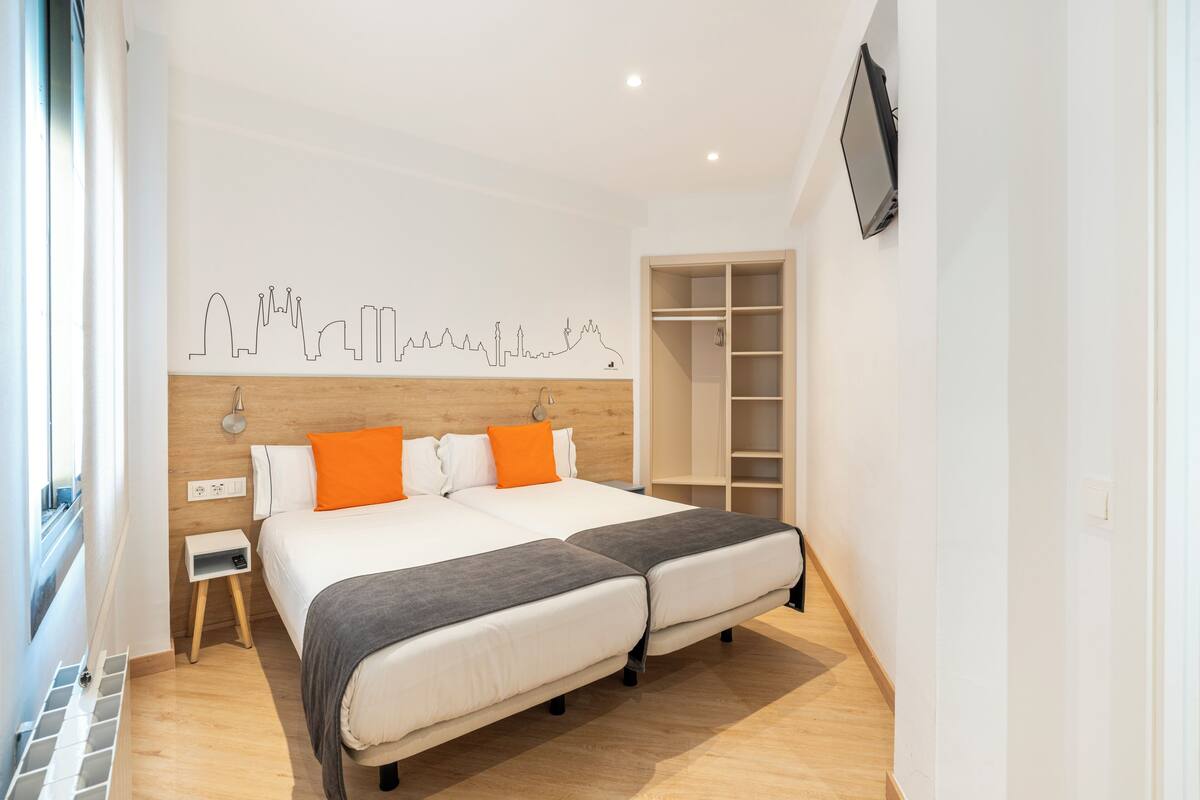 Comfort Room | Down comforters, WiFi (free), individually decorated