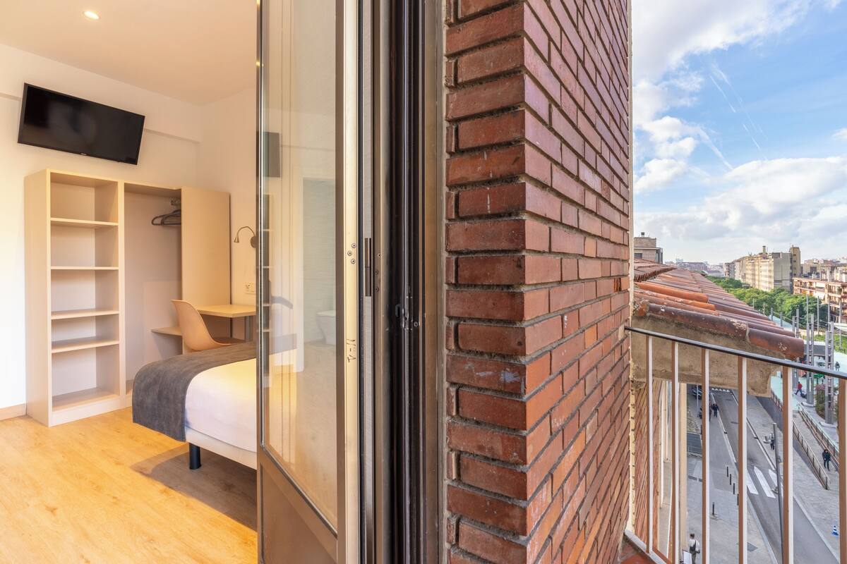 Single Room, Balcony, City View | Down comforters, WiFi (free), individually decorated