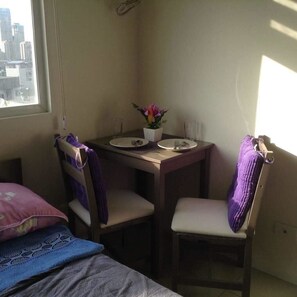 Decoración personalizada, muebles diferentes y escritorio