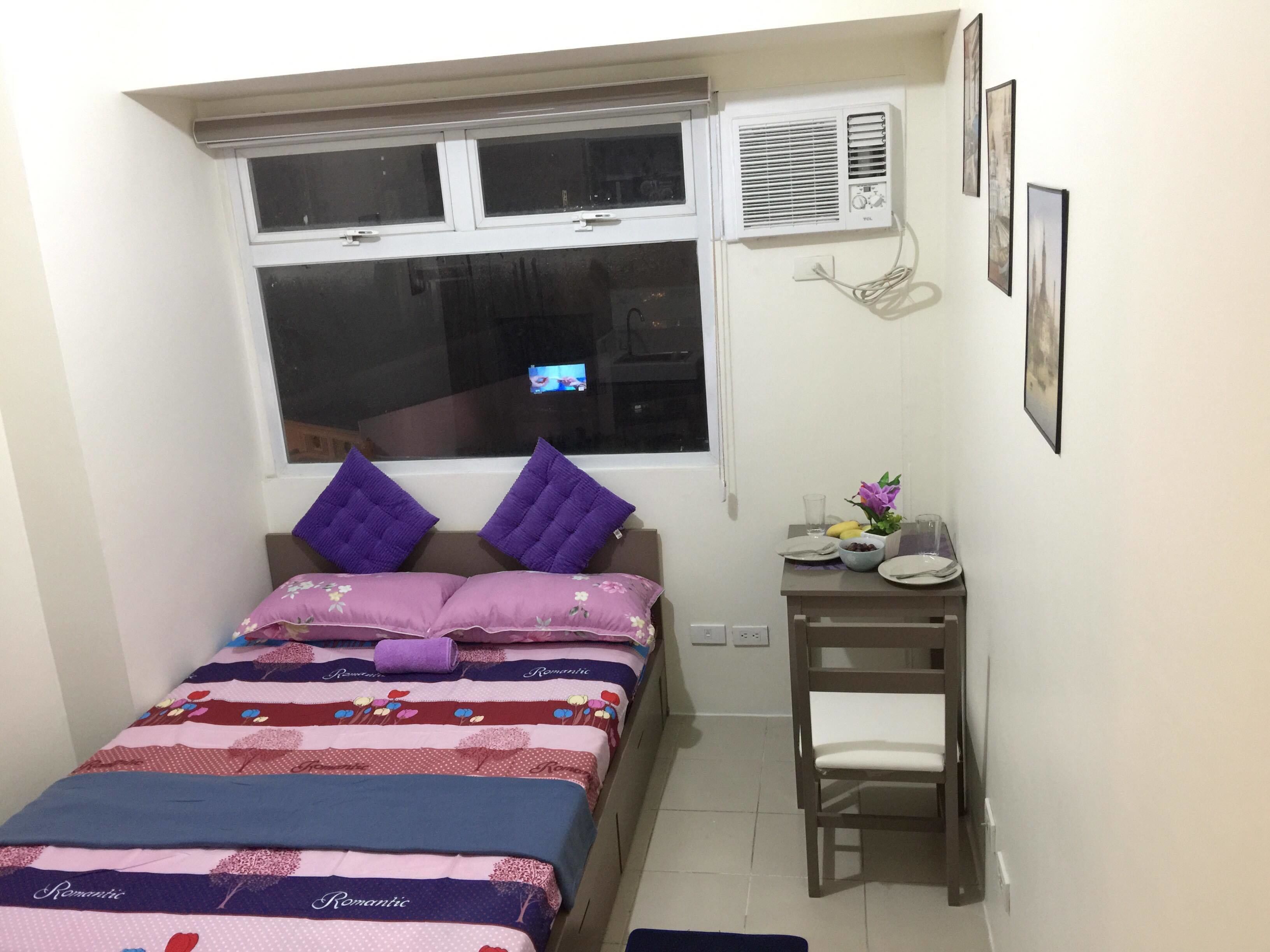 ห้องพักตกแต่งอย่างมีเอกลักษณ์, ตกแต่งพิเศษโดยเฉพาะ, โต๊ะทำงาน