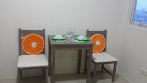 Decoración personalizada, muebles diferentes y escritorio