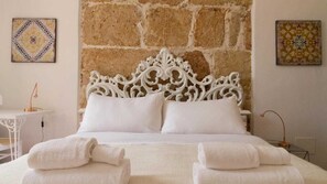 Literie de qualité supérieure, coffres-forts dans les chambres, bureau