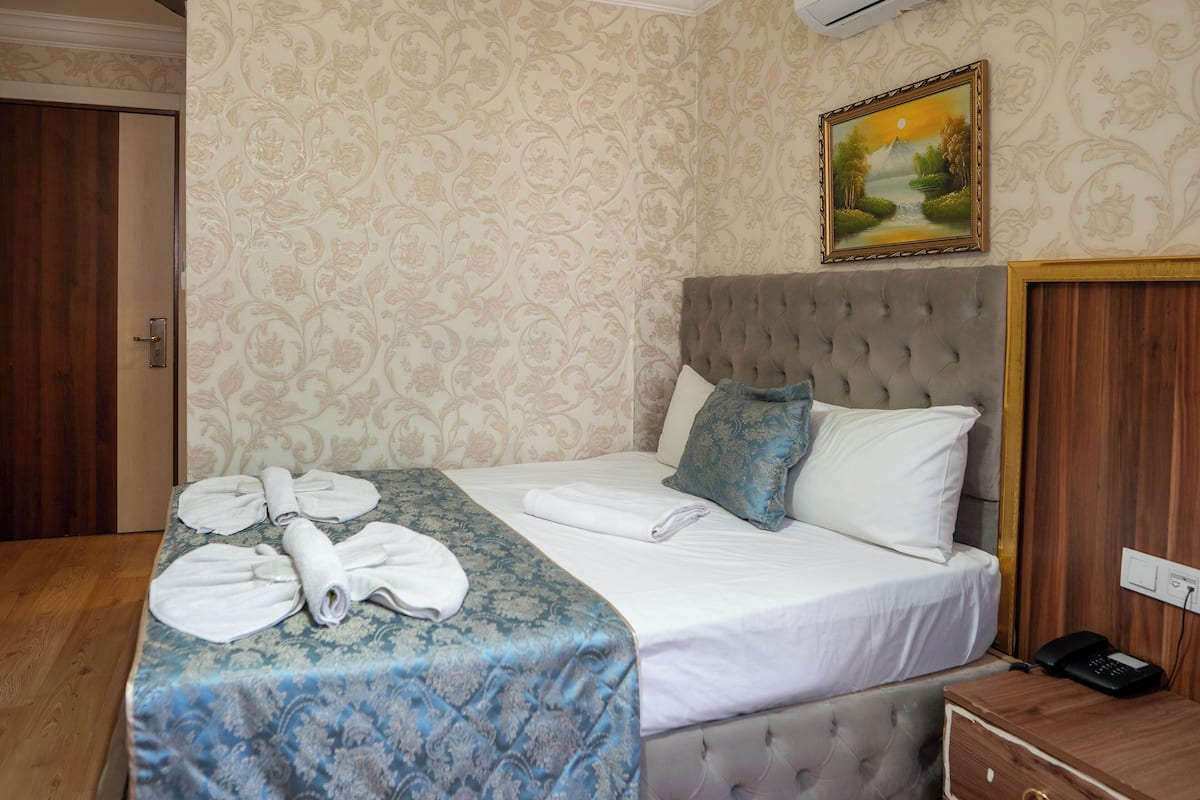 1 bedroom, premium bedding, minibar, in-room safe