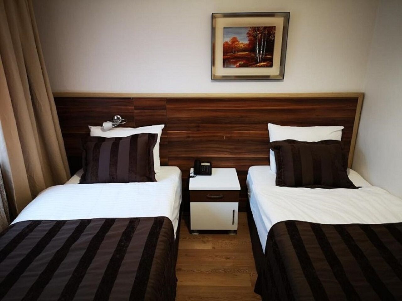 Literie de qualité supérieure, matelas Select Comfort, minibar