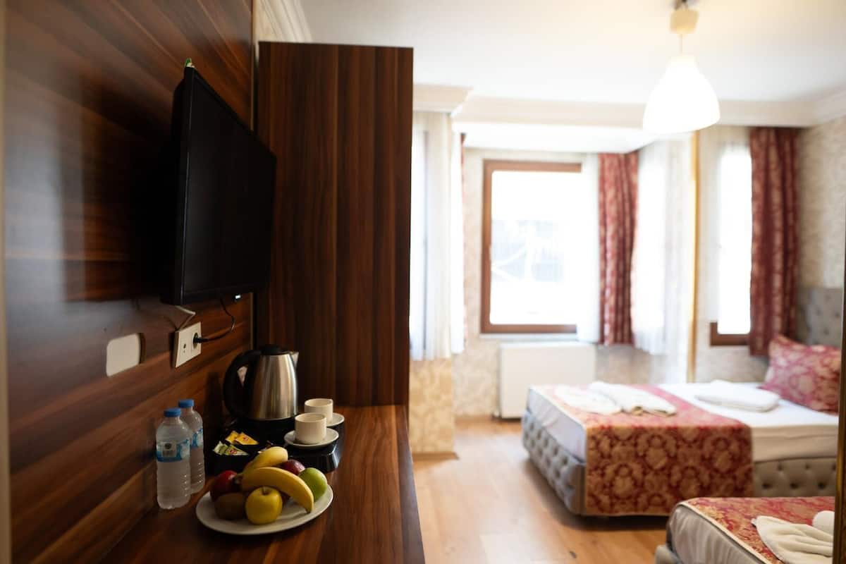 Superior Twin Room | 1 bedroom, premium bedding, minibar, in-room safe