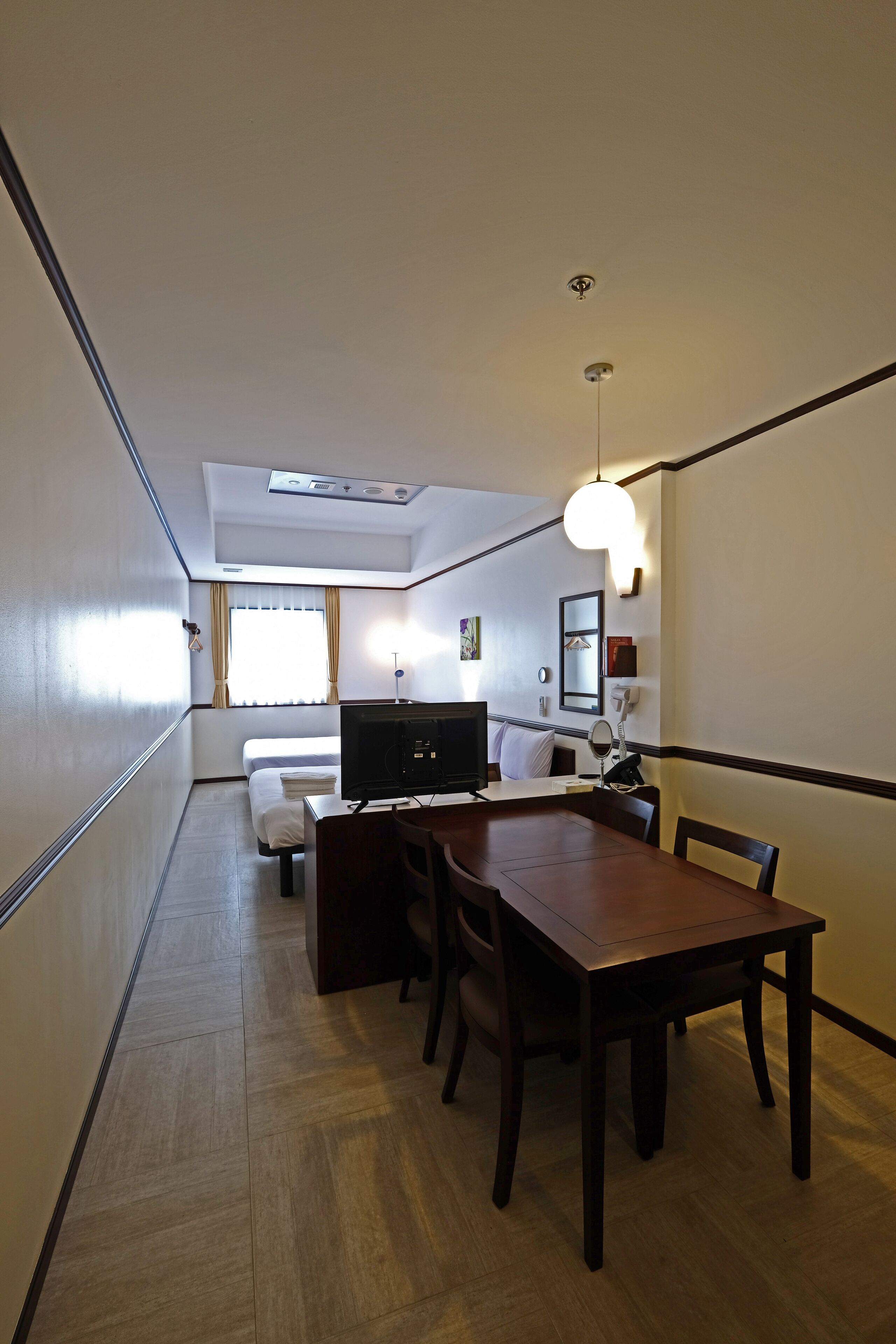 ตู้นิรภัยในห้องพัก, โต๊ะทำงาน, ผ้าม่านกันแสง, Wi-Fi ฟรี
