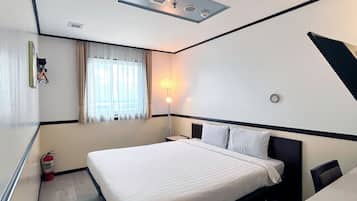 Zimmersafe, Schreibtisch, Verdunkelungsvorhänge, kostenloses WLAN