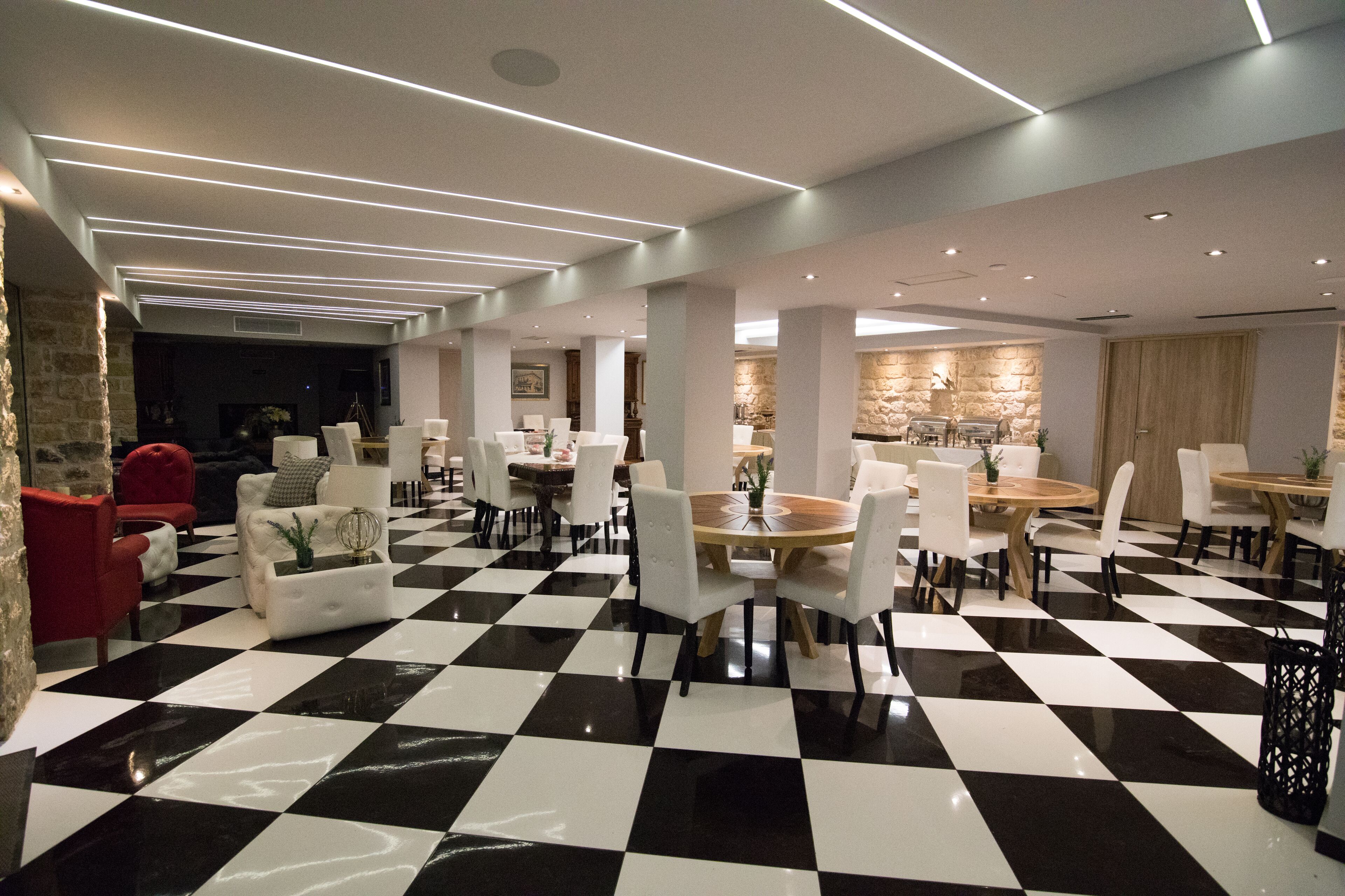 lunch and dinner served