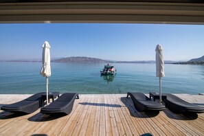 On the beach, beach umbrellas, beach bar - Aianteion Bay Luxury Hotel & Suites (Salamis)