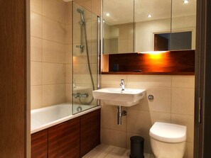 Artículos de tocador gratuitos, secador de pelo, toallas