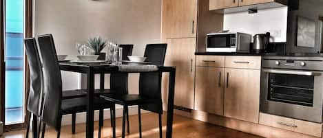 Executive Apartment, 2 Bedrooms, 2 Bathrooms, Marina View | Private kitchen | Full-size fridge, microwave, oven, stovetop